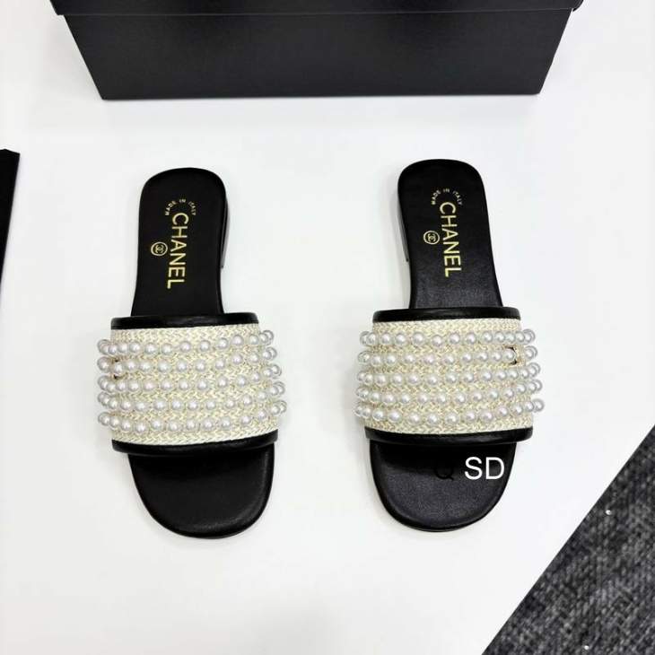 Picture of Chanel Slippers _SKUChanelsz35-40SD03043137
